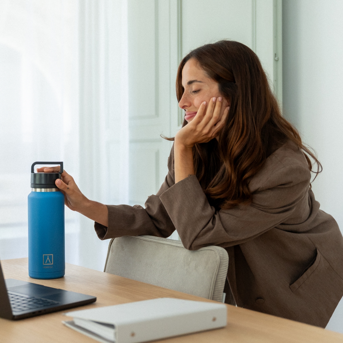 Botella térmica acero inoxidable NUMADA Ceramic 1200ml Azul - Imagen 9