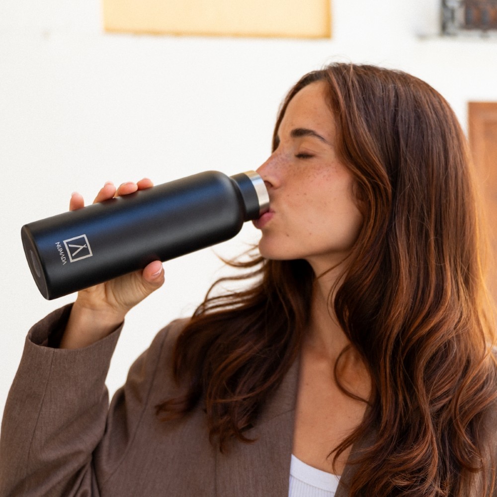 Botella térmica acero inoxidable NUMADA Ceramic 600ml Negra - Imagen 3