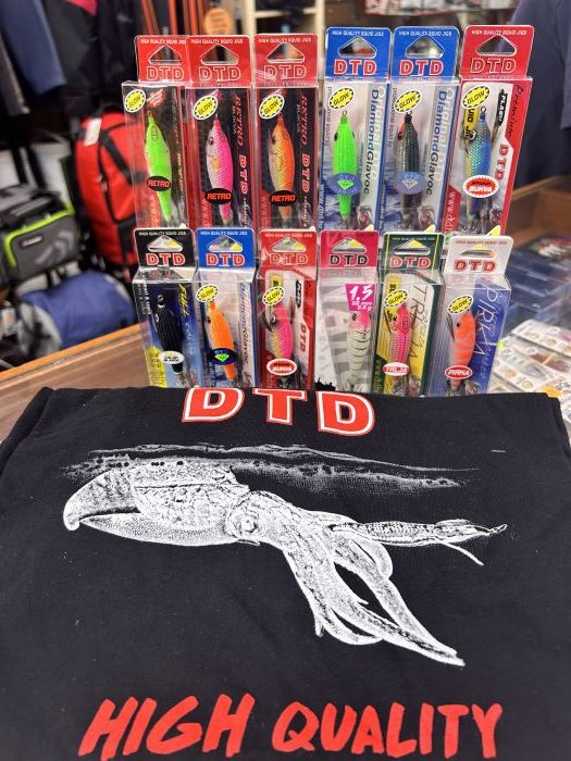 COLECCIÓN DE 12 SEÑUELOS CALAMAR DTD 1.5 + REGALO CAMISETA DTD - Imagen 2