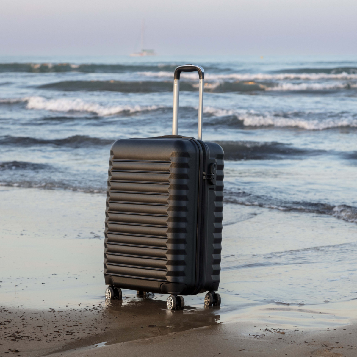 Juego de maletas 3 pzs. (Maleta 63cm negra, Organizador de maletas gris oscuro, Neceser transparente) - Imagen 4