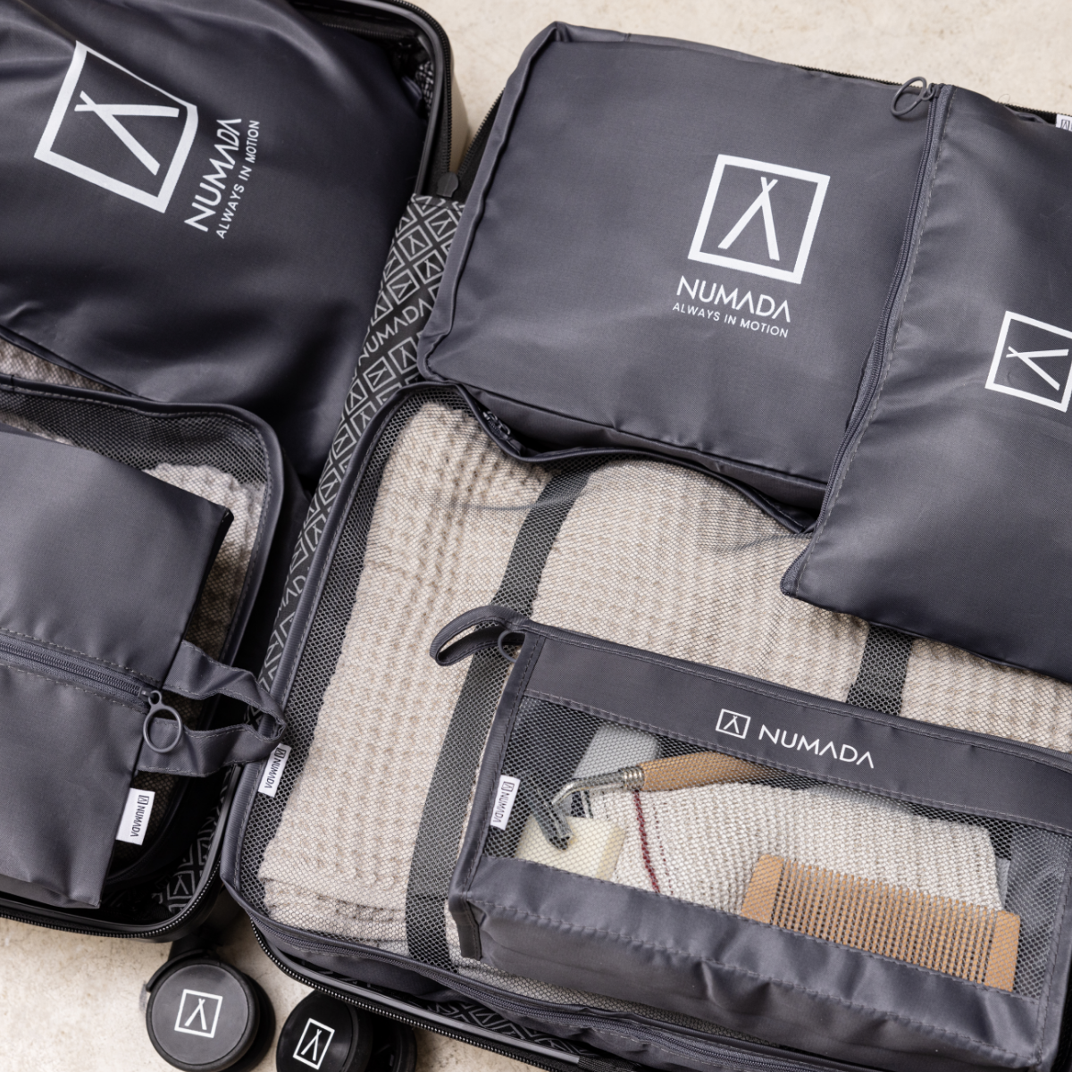 Juego de maletas 3 pzs. (Maleta 63cm negra, Organizador de maletas gris oscuro, Neceser transparente) - Imagen 8